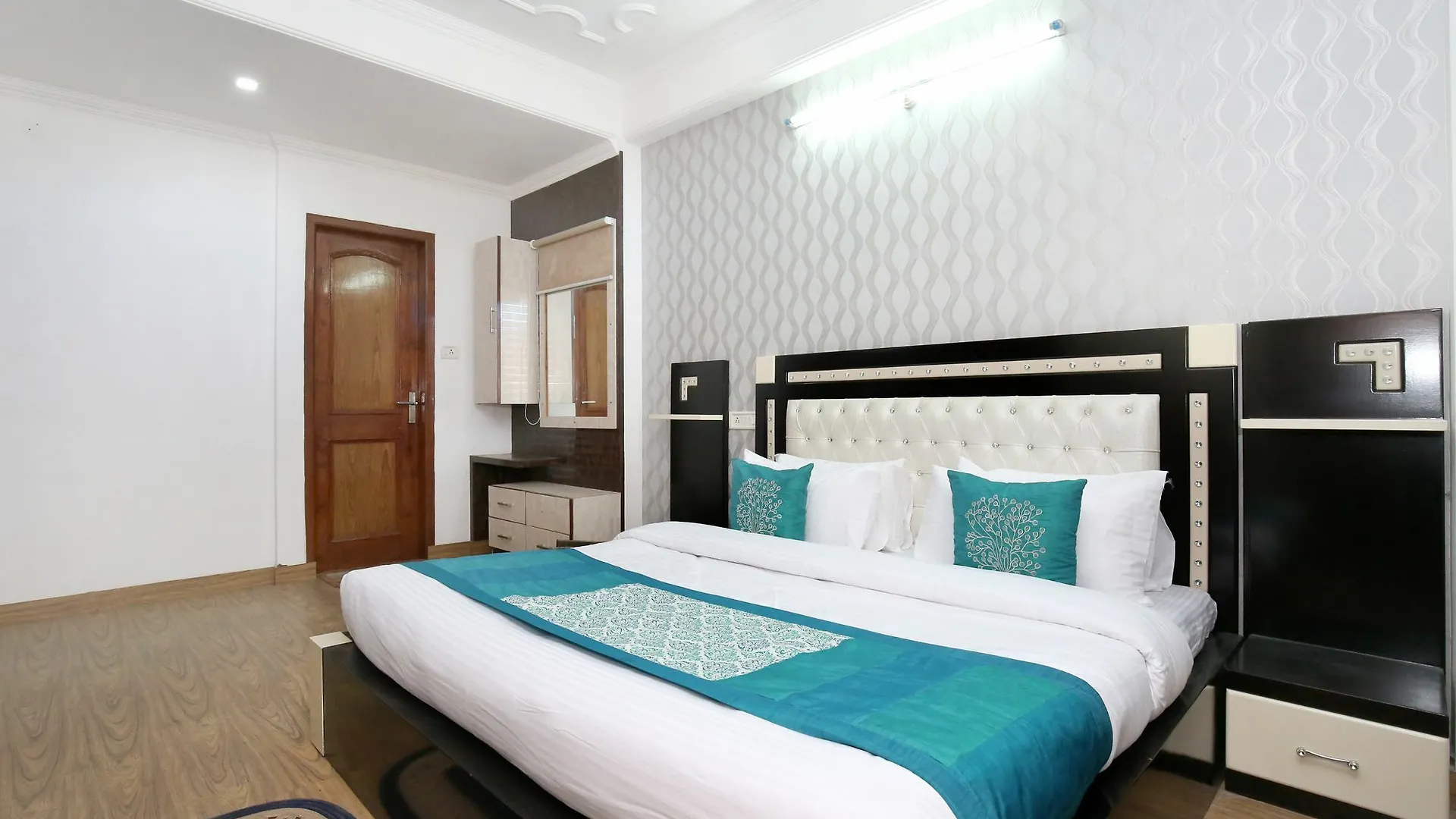 Oyo 10406 Home Luxury 3Bhk New Σίμλα